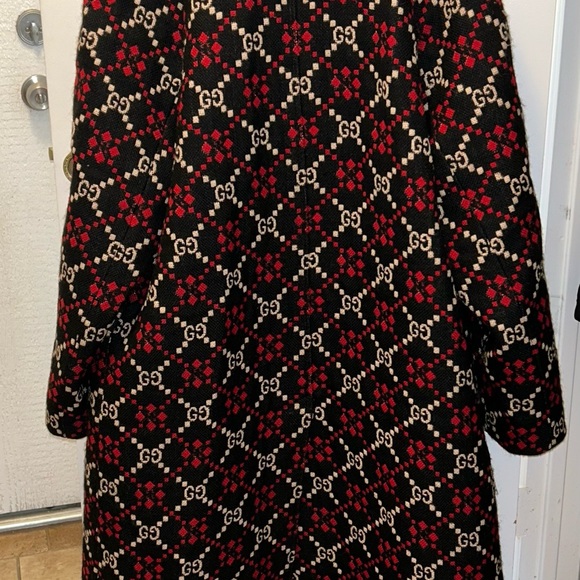 Gucci Black and Red Patterned Pea Coat - Picture 14 of 15